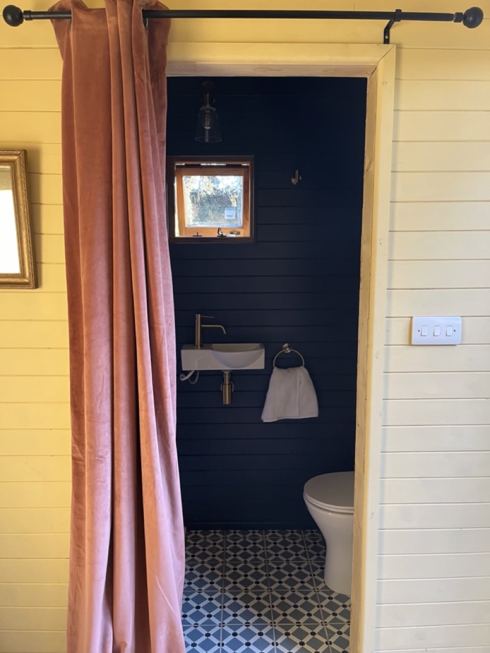 Scorrier shepherds hut